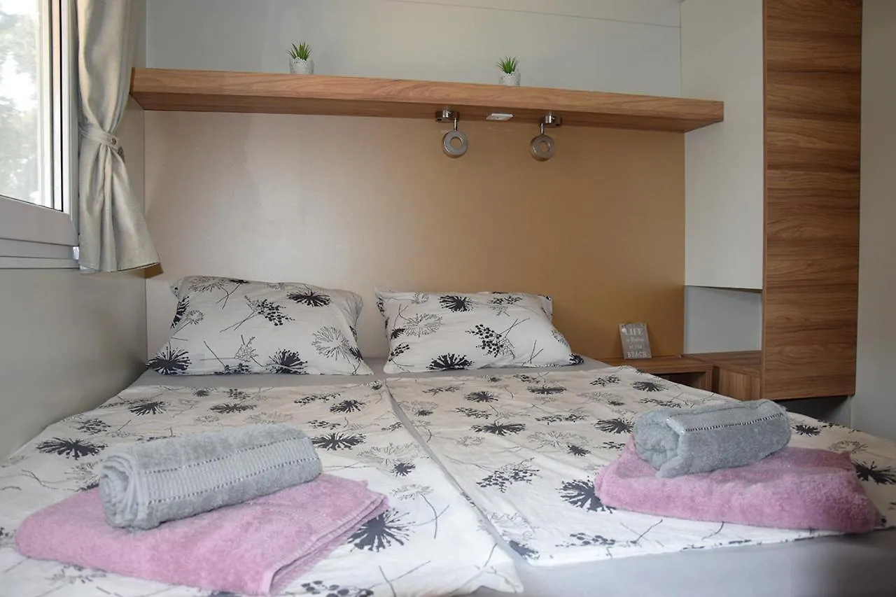 Mobile Home Diamond Biograd Na Moru 0*,